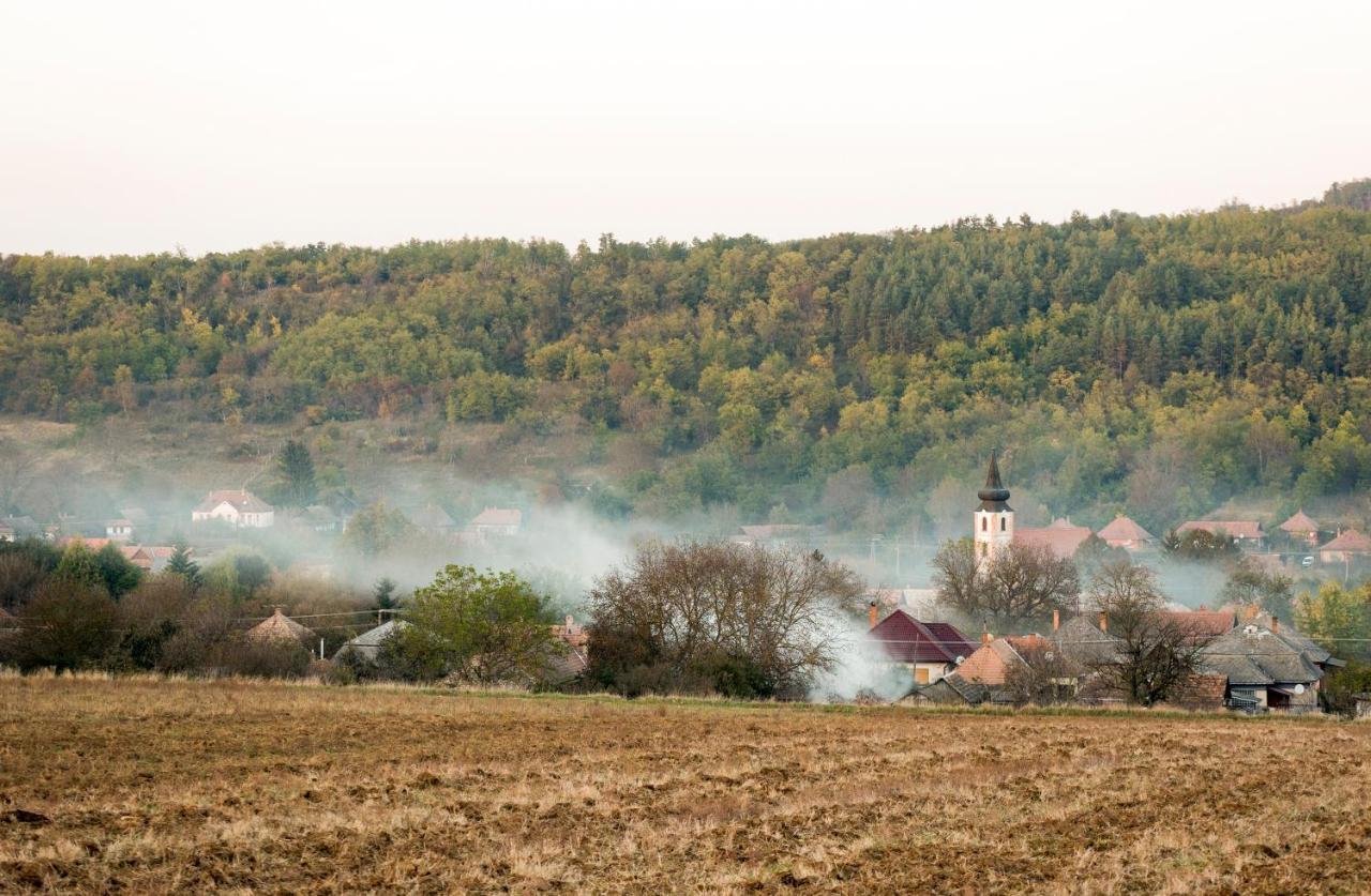 Heroke Vendeghaz Terény Buitenkant foto